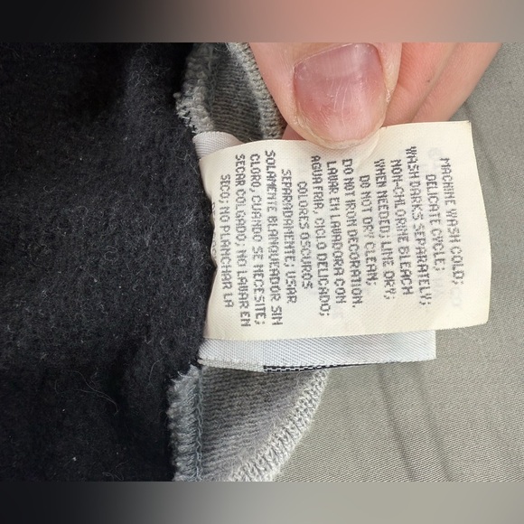 ✨ Vintage Mickey & Co. Disney Crewneck Sweatshirt – Size XL ✨ - Picture 8 of 9